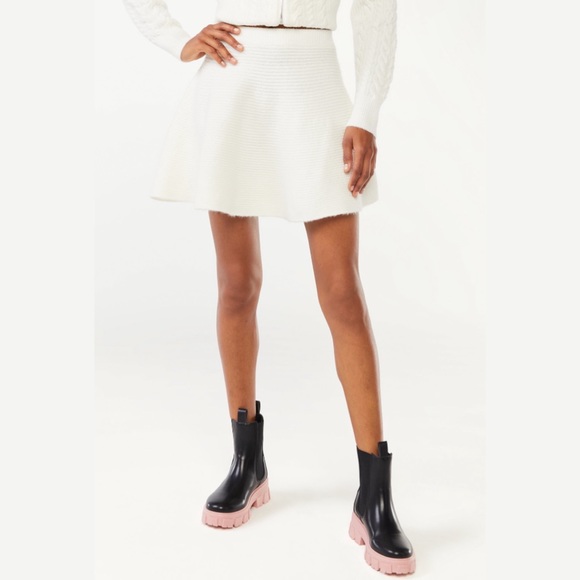 🆕 Sweater Mini Skirt (Sizes M, L, XL AVAILABLE!) - Picture 5 of 7